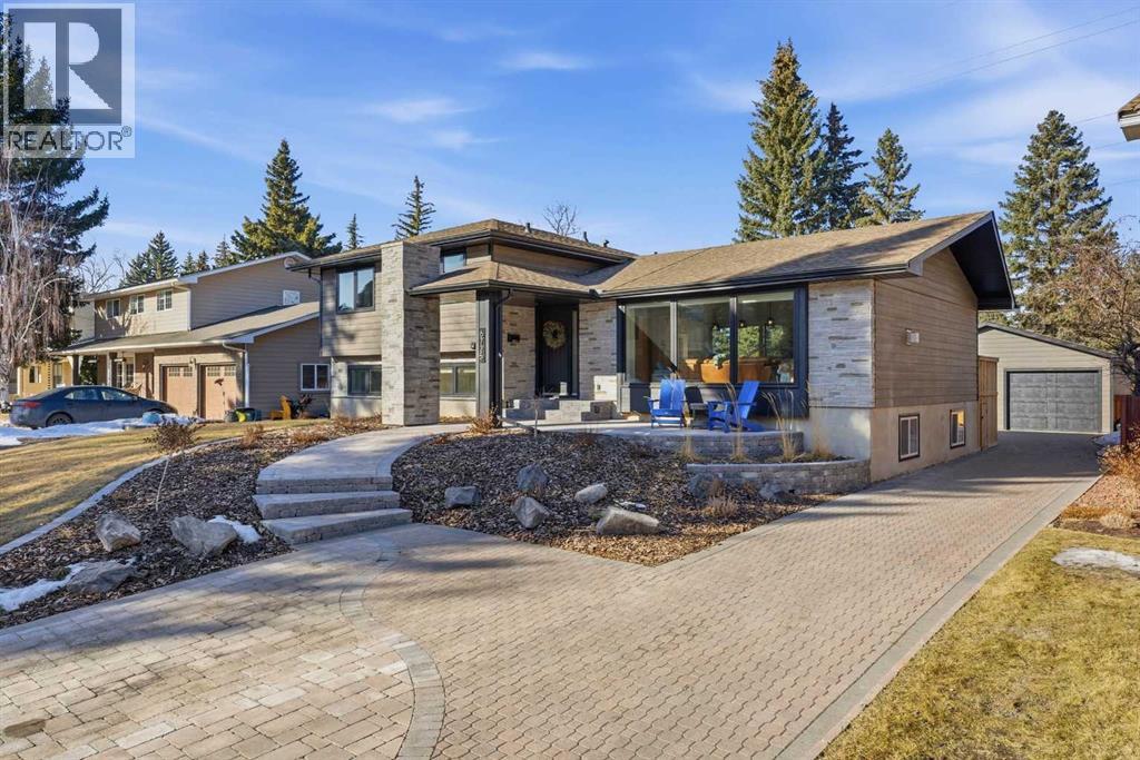 House for Sale in 6725 Livingstone Drive SW|Calgary, Alberta T3E6J2 4