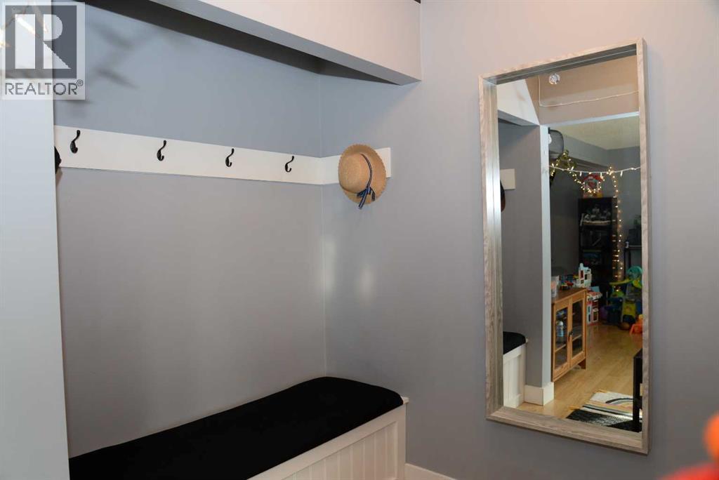 House for Sale in 131 Erin Woods Drive SE|Calgary, Alberta T2B2T6 3