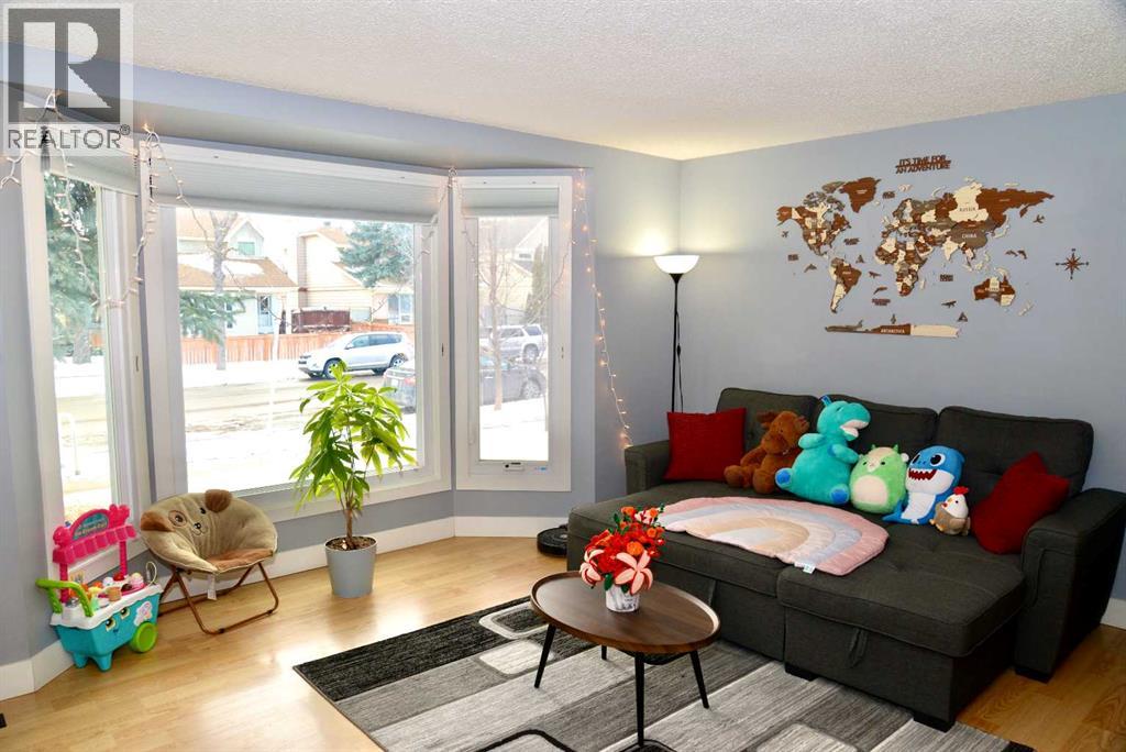 House for Sale in 131 Erin Woods Drive SE|Calgary, Alberta T2B2T6 5