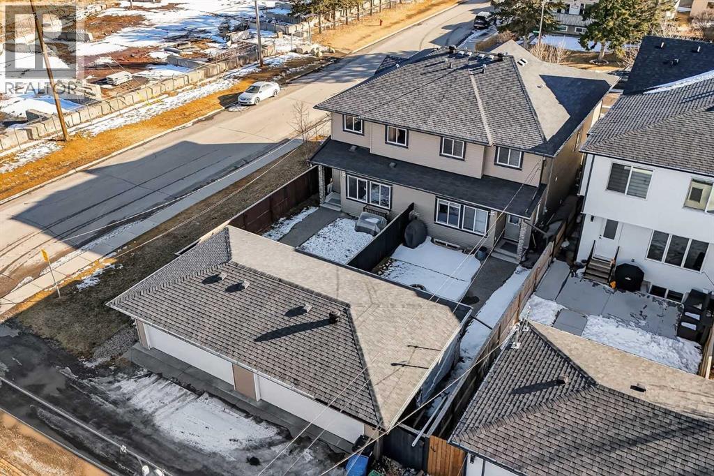 Duplex for Sale in 7104 36 Avenue NW|Calgary, Alberta T3B1T8 2