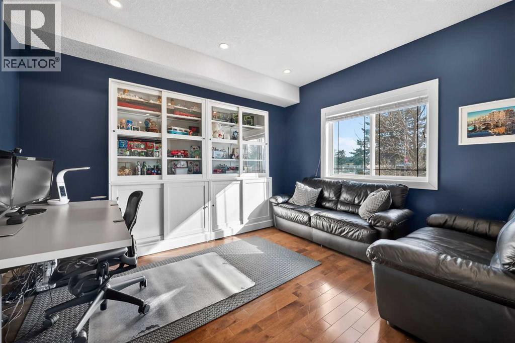 Duplex for Sale in 7104 36 Avenue NW|Calgary, Alberta T3B1T8 4