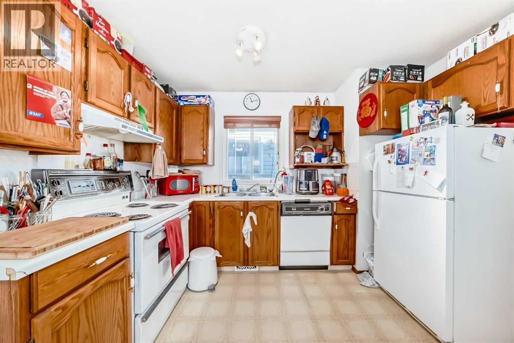 House for Sale in 142 Hunterhorn Drive NE|Calgary, Alberta T3P0B1 4