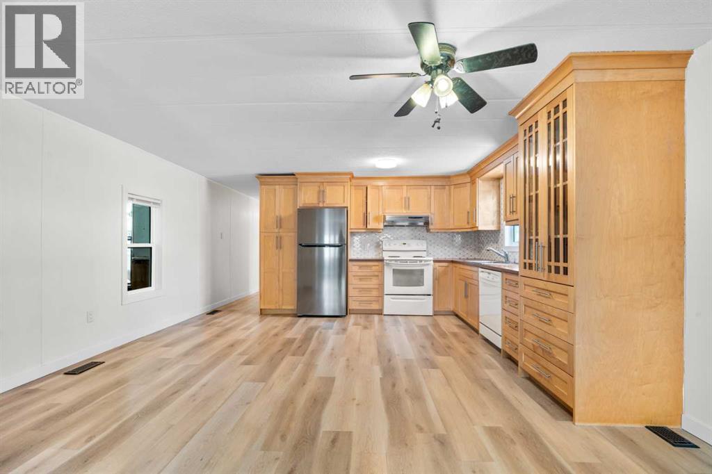 Mobile Home for Sale in 40, 6724 17 Avenue SE|Calgary, Alberta T2A0W5 4