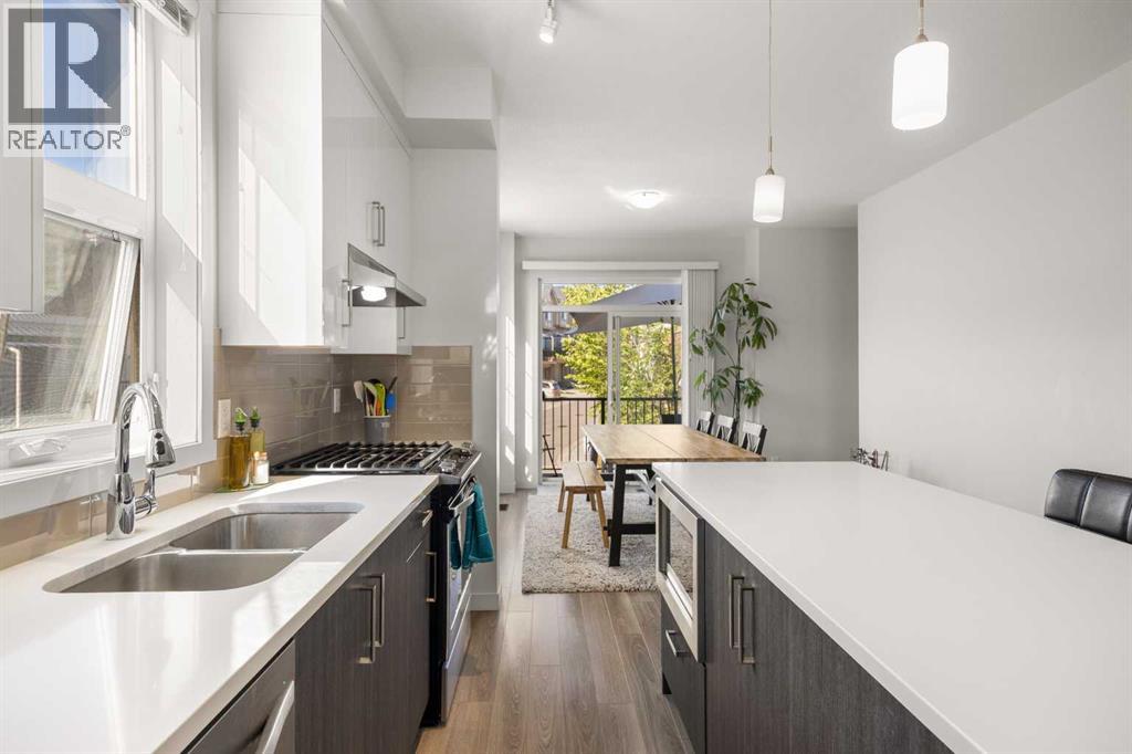 Row / Townhouse for Sale in 104 Sherwood Lane NW|Calgary, Alberta T3R0V3 5