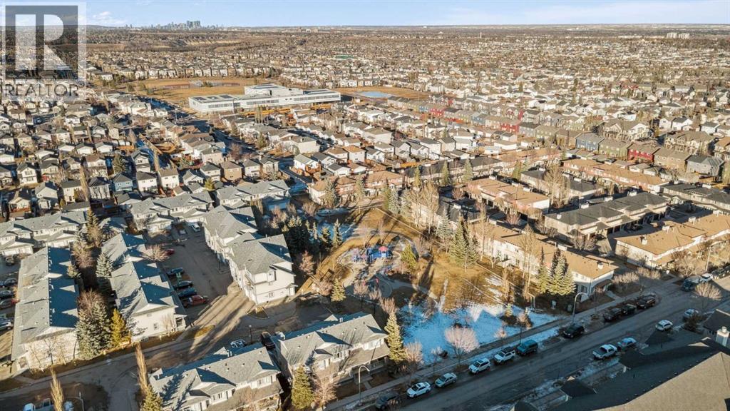 Row / Townhouse for Sale in 110 Eversyde Common SW|Calgary, Alberta T2Y4Z6 3
