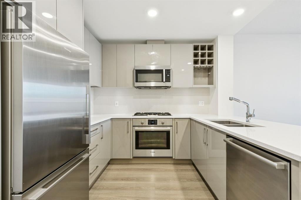 Apartment for Sale in 210, 301 10 Street NW|Calgary, Alberta T2N1V5 2