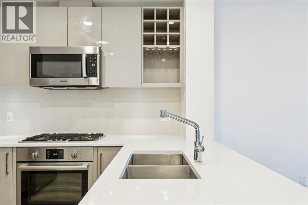 Apartment for Sale in 210, 301 10 Street NW|Calgary, Alberta T2N1V5 5