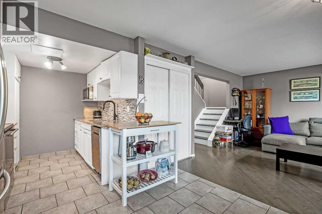 Row / Townhouse for Sale in 2, 1055 72 Avenue NW|Calgary, Alberta T2K5S4 3