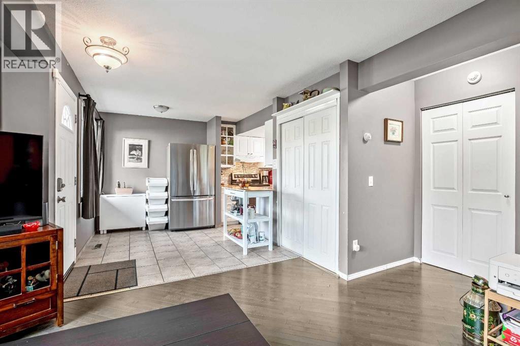 Row / Townhouse for Sale in 2, 1055 72 Avenue NW|Calgary, Alberta T2K5S4 5