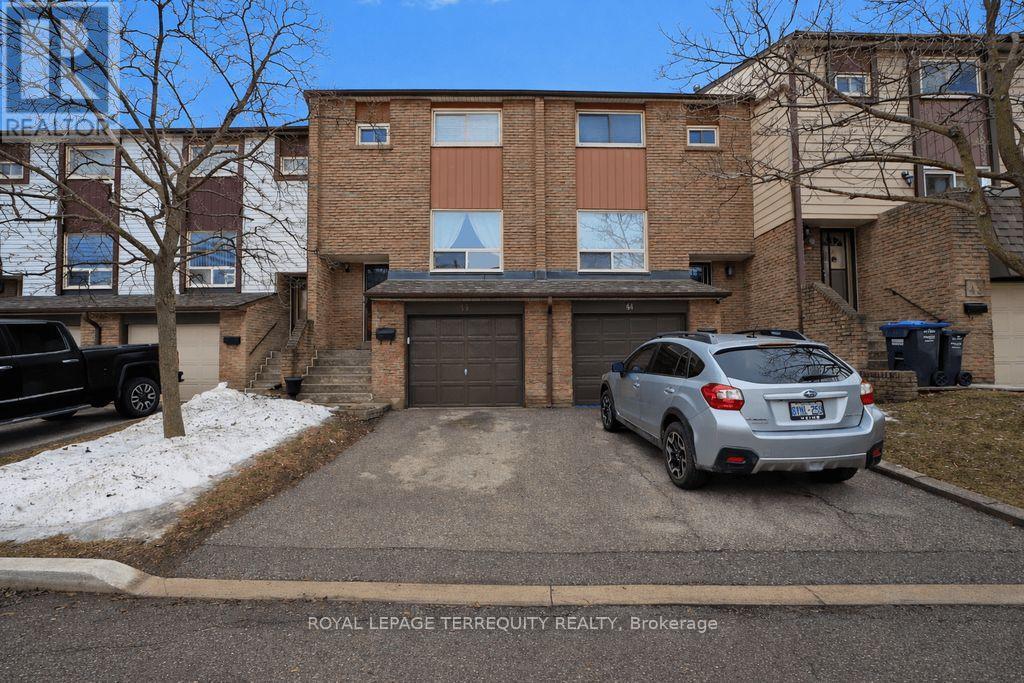 Row / Townhouse for Sale in 43 - 1221 DUNDIX ROAD|Mississauga (Applewood), Ontario L4Y3Y9