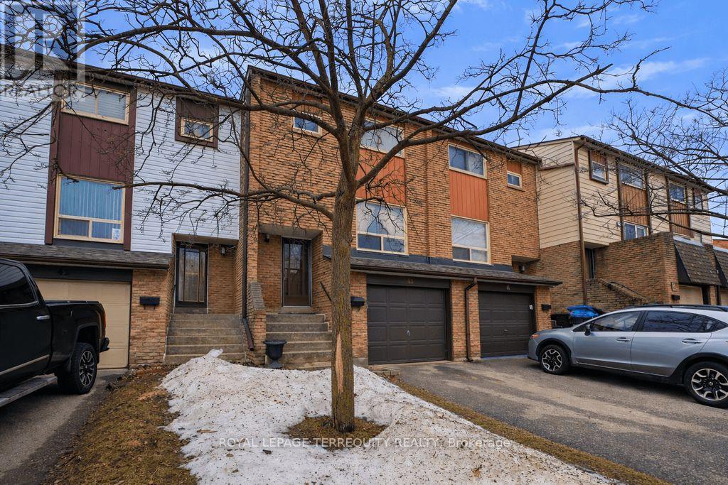 Row / Townhouse for Sale in 43 - 1221 DUNDIX ROAD|Mississauga (Applewood), Ontario L4Y3Y9 3