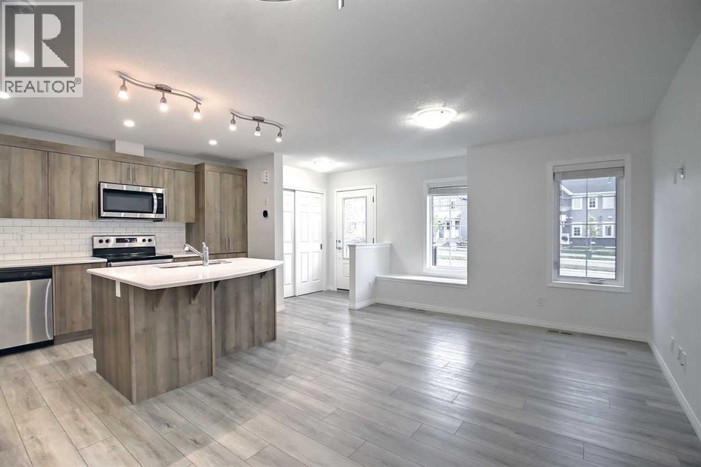 Row / Townhouse for Sale in 39 Yorkville Boulevard SW|Calgary, Alberta T2X4K2 3