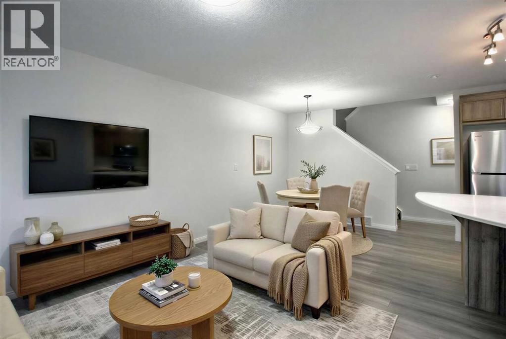 Row / Townhouse for Sale in 39 Yorkville Boulevard SW|Calgary, Alberta T2X4K2 2