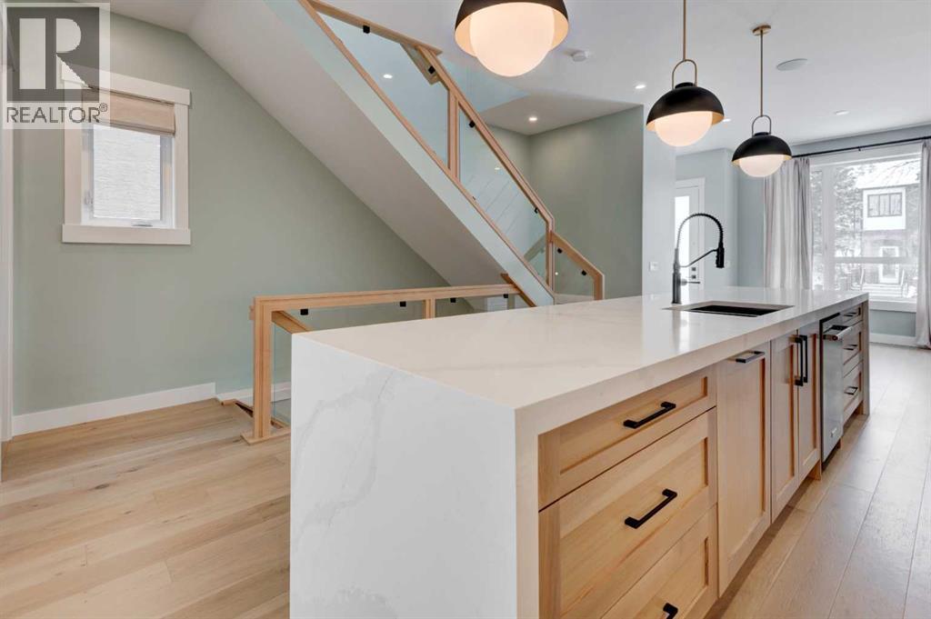 House for Sale in 2425 27 Street SW|Calgary, Alberta T3E2G2 5