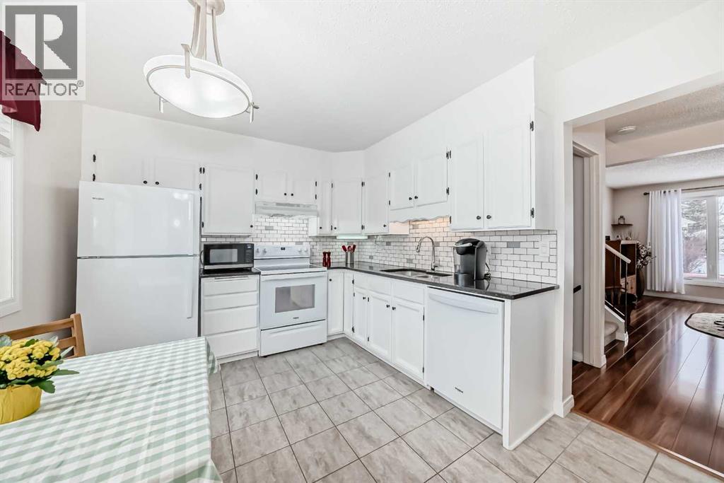 Duplex for Sale in 24 Cedarwood Hill SW|Calgary, Alberta T2W3J2 3