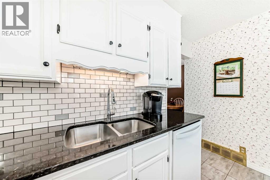 Duplex for Sale in 24 Cedarwood Hill SW|Calgary, Alberta T2W3J2 5