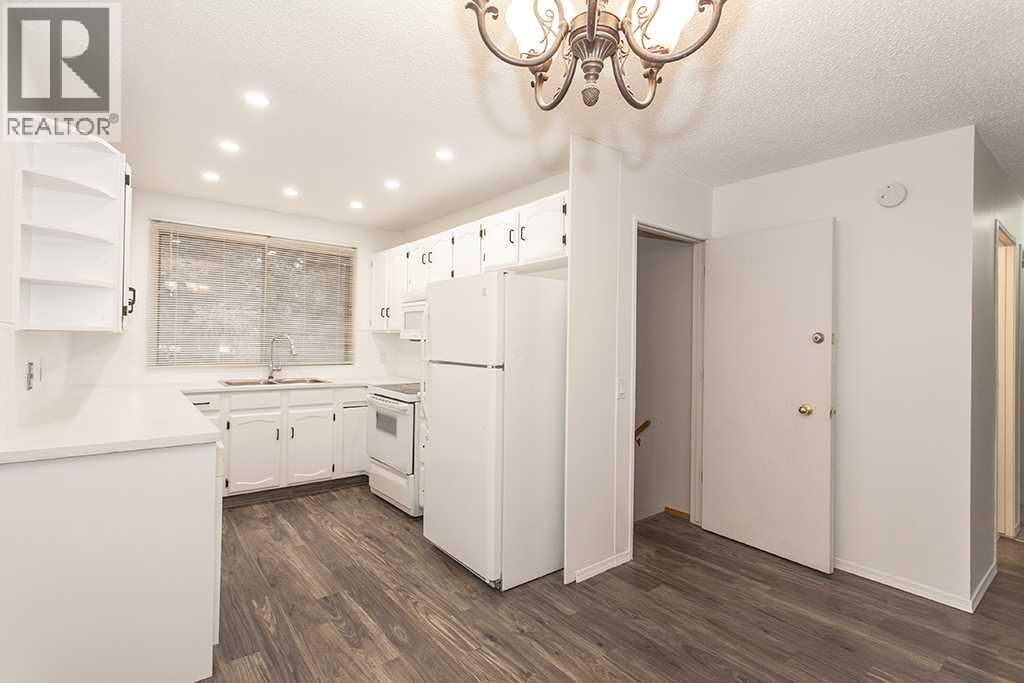 House for Sale in 1852 Lynnover Road SE|Calgary, Alberta T2C1P2 4