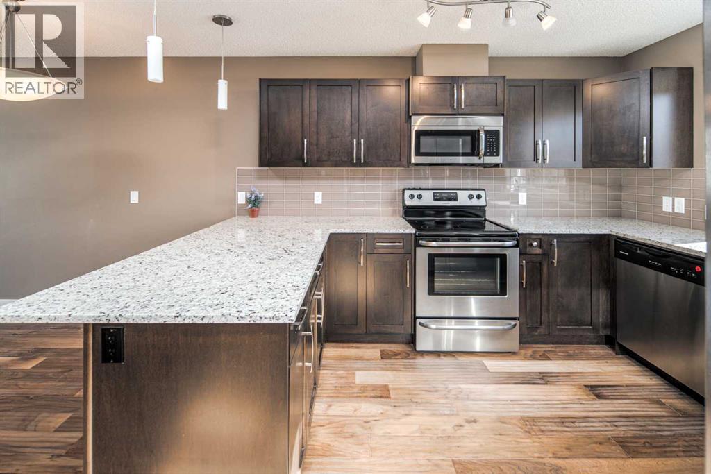 Row / Townhouse for Sale in 331 Covecreek Circle NE|Calgary, Alberta T3K0W6 3