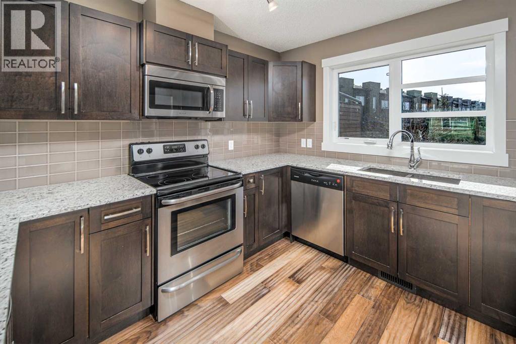 Row / Townhouse for Sale in 331 Covecreek Circle NE|Calgary, Alberta T3K0W6 4