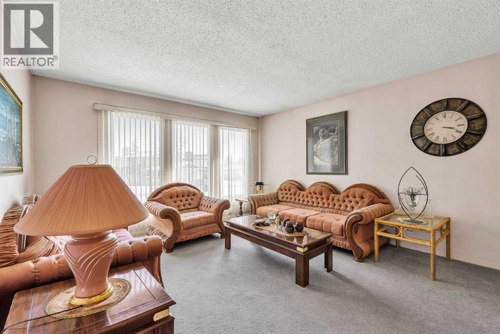 House for Sale in 55 Midlake Place SE|Calgary, Alberta T2X1J2 4