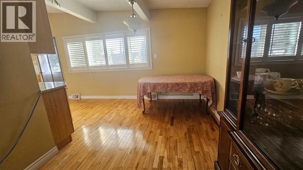 House for Sale in 4 Clarendon Road NW|Calgary, Alberta T2L0P1 5