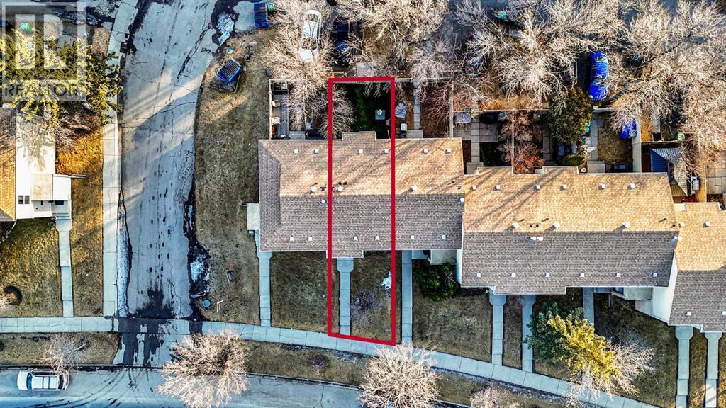 Row / Townhouse for Sale in 77, 2319 56 Street NE|Calgary, Alberta T1Y3A8 2