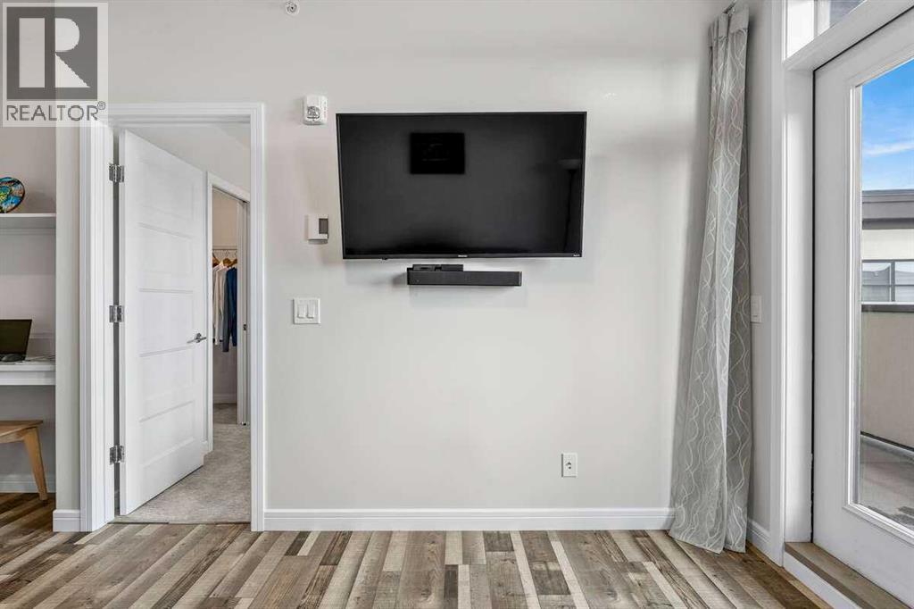 Apartment for Sale in 2410, 80 Greenbriar Place NW|Calgary, Alberta T3B6J4 3