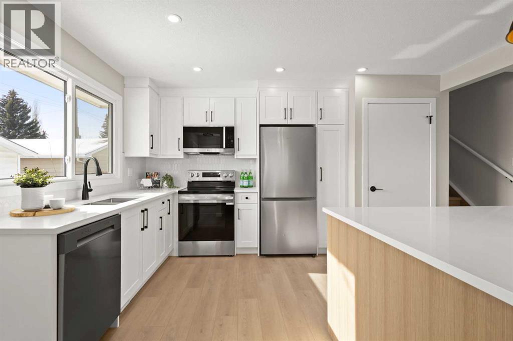 House for Sale in 236 Silverview Way NW|Calgary, Alberta T3B3K3 4