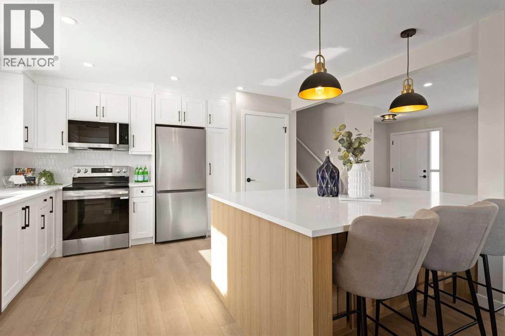 House for Sale in 236 Silverview Way NW|Calgary, Alberta T3B3K3 3