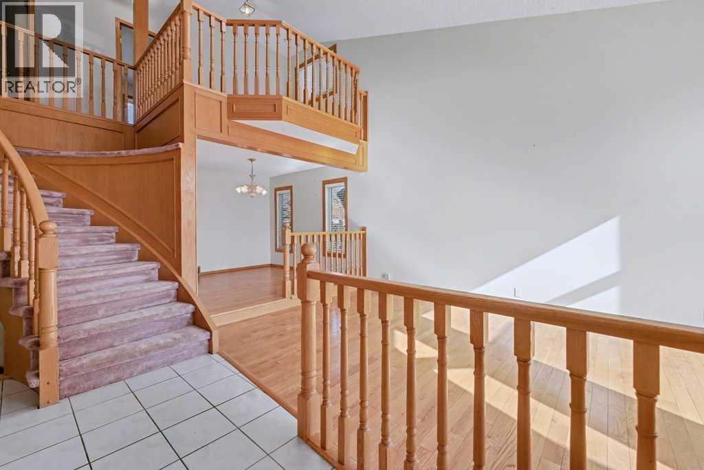 House for Sale in 82 Wood Valley Drive SW|Calgary, Alberta T2W5V6 5