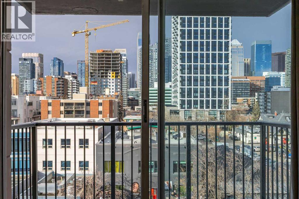 Apartment for Sale in 660, 519 17 Avenue SW|Calgary, Alberta T2S0A9 4