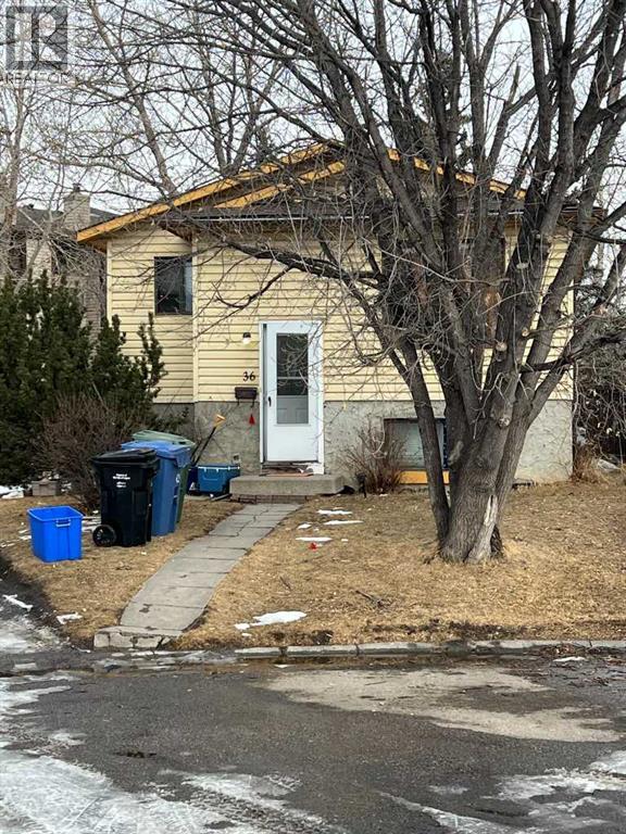 House for Sale in 36 Castleglen Place NE|Calgary, Alberta T3J2R1