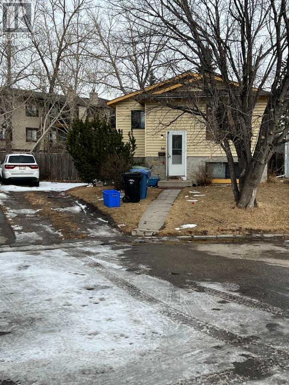 House for Sale in 36 Castleglen Place NE|Calgary, Alberta T3J2R1 2
