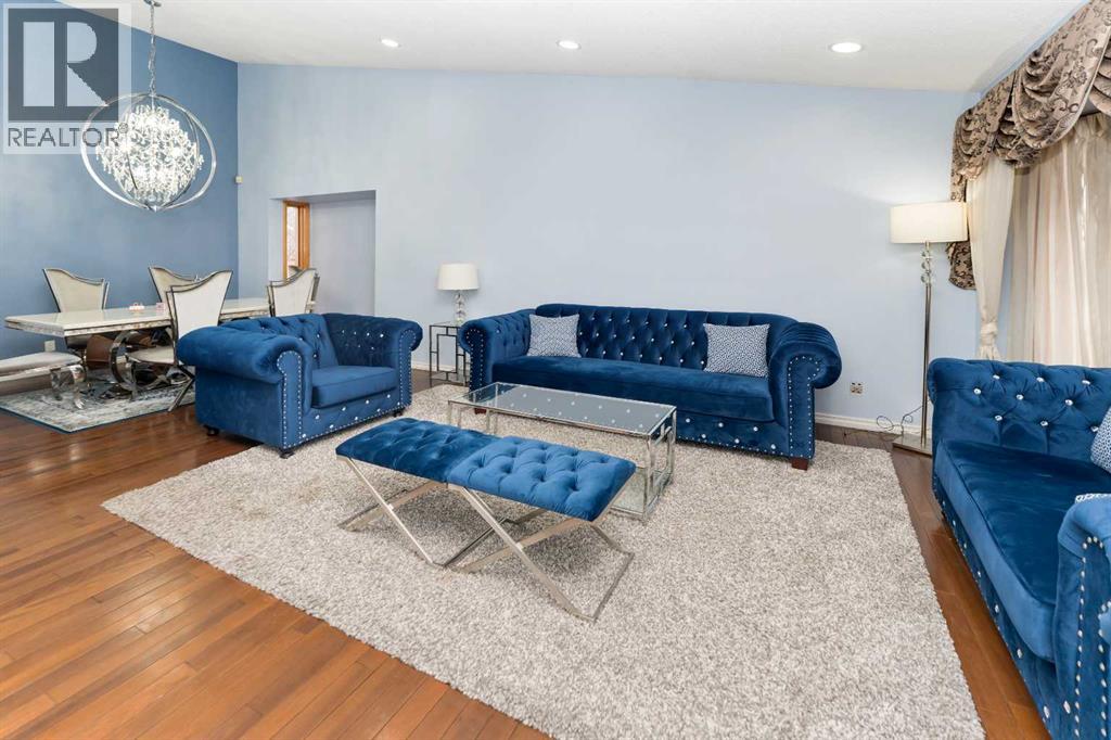 House for Sale in 18 Coral Sands Place NE|Calgary, Alberta T3J3J3 3