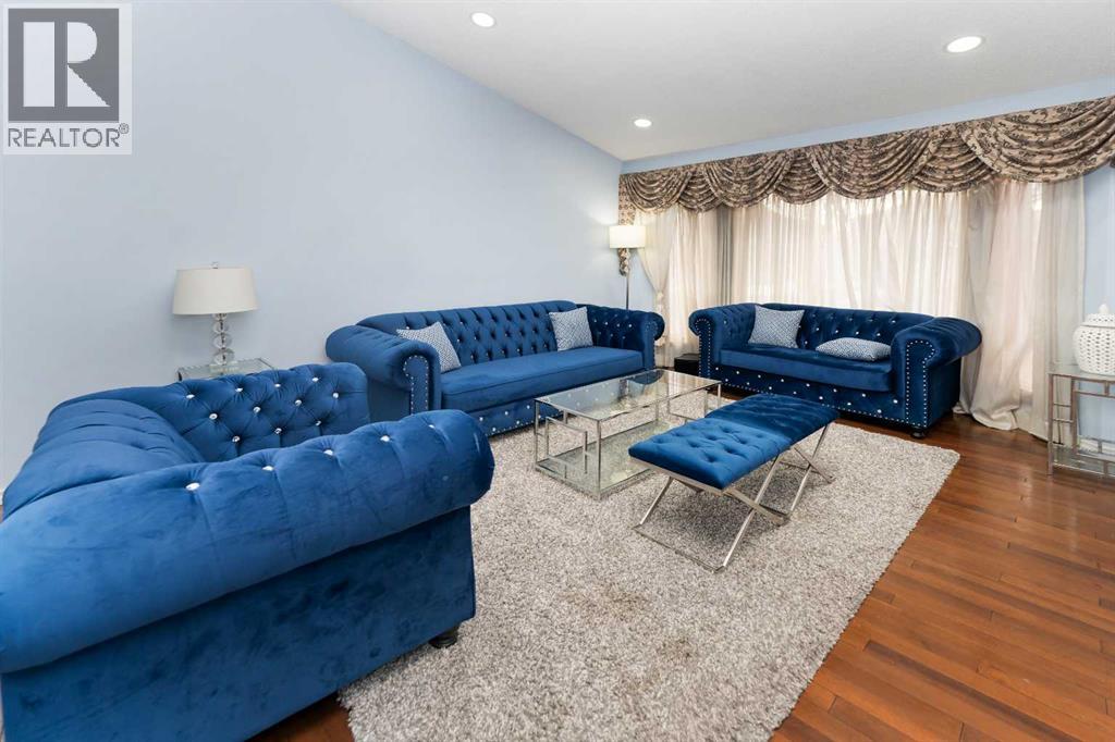 House for Sale in 18 Coral Sands Place NE|Calgary, Alberta T3J3J3 4