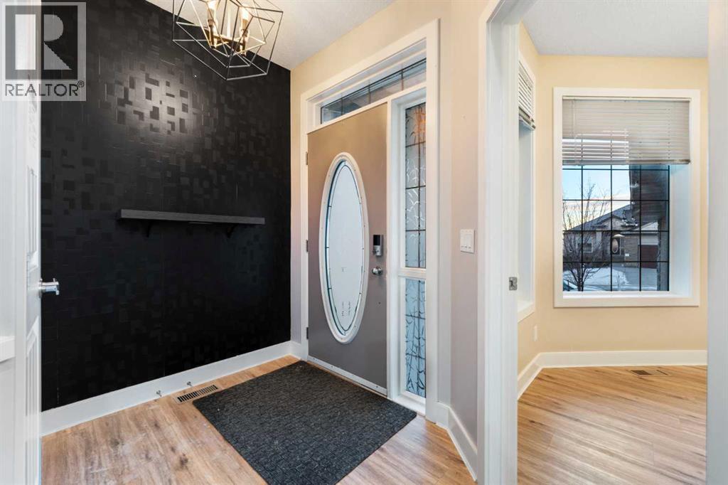 House for Sale in 70 Royal Ridge Manor NW|Calgary, Alberta T3G5Z1 2