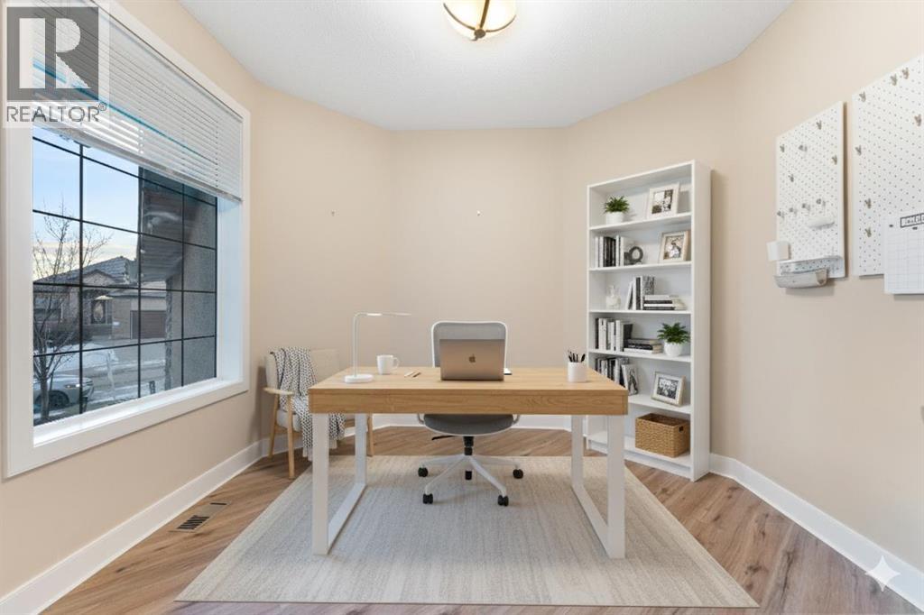 House for Sale in 70 Royal Ridge Manor NW|Calgary, Alberta T3G5Z1 3