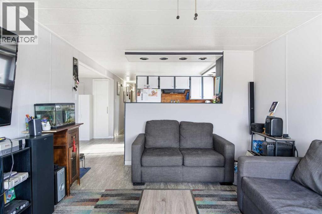 Manufactured Home for Sale in 124, 3223 83 Street NW|Calgary, Alberta T3B5N1 5