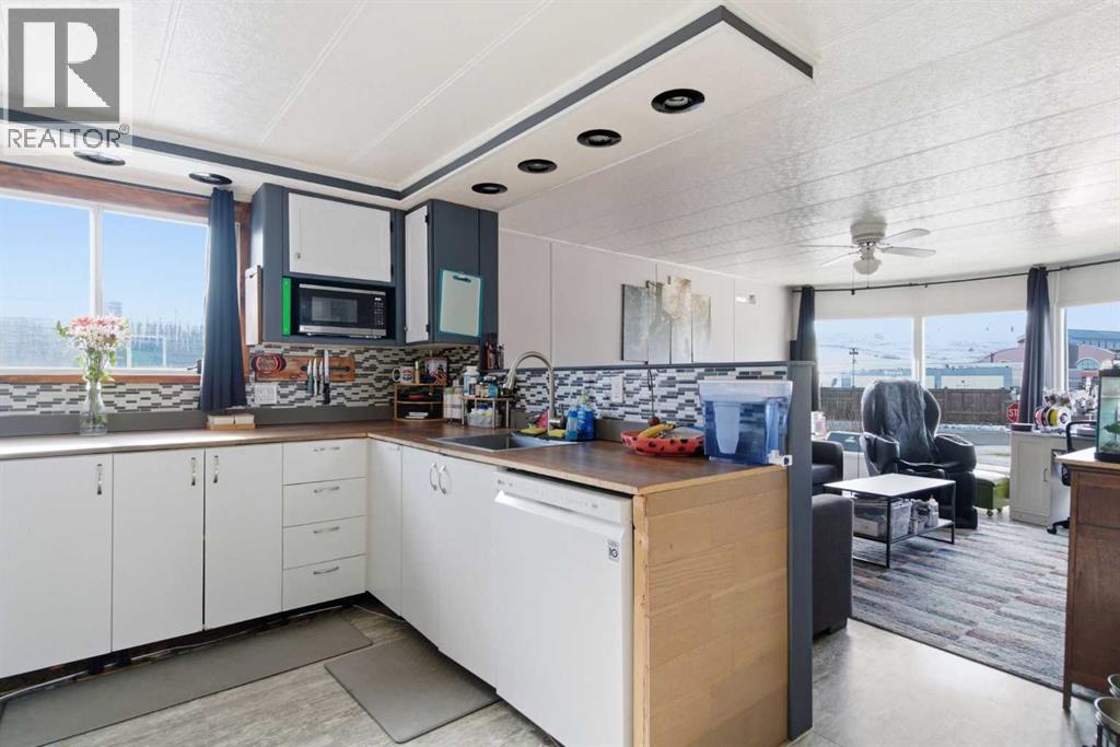 Manufactured Home for Sale in 124, 3223 83 Street NW|Calgary, Alberta T3B5N1 3