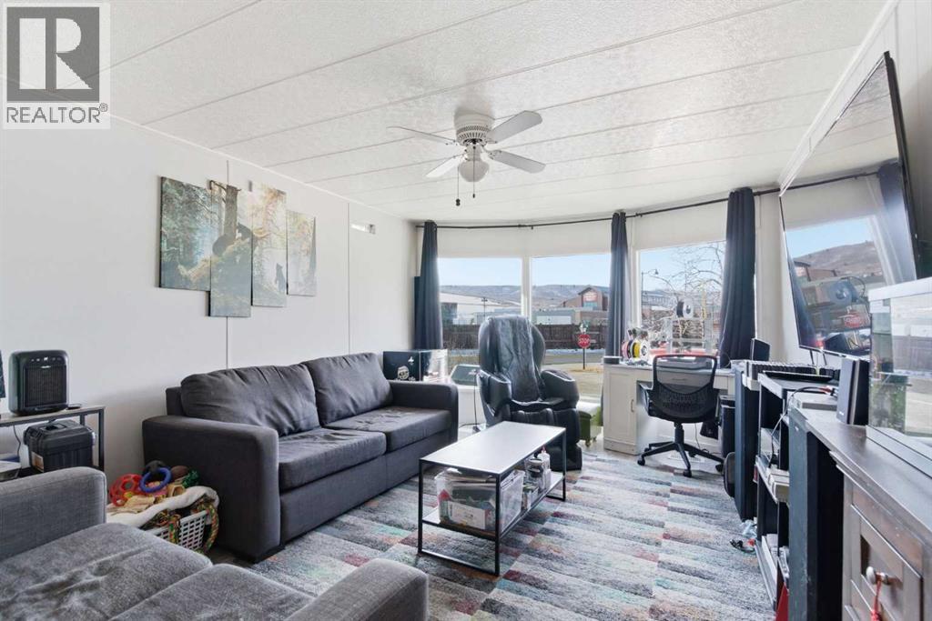 Manufactured Home for Sale in 124, 3223 83 Street NW|Calgary, Alberta T3B5N1 4