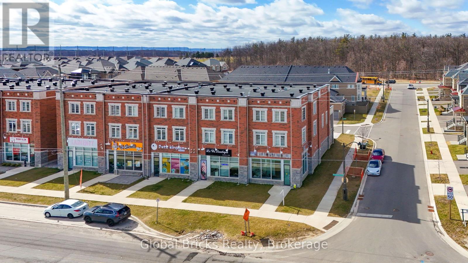 Row / Townhouse for Sale in 85 BURNHAMTHORPE ROAD E|Oakville (GO Glenorchy), Ontario L6H3R2