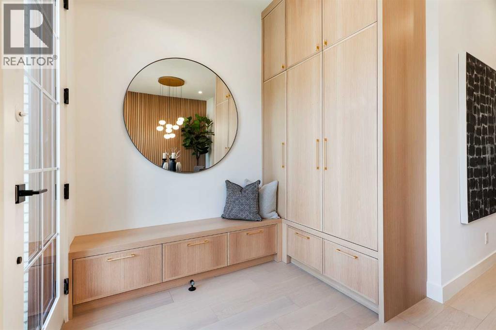 House for Sale in 1807 Broadview Road NW|Calgary, Alberta T2N3H6 3