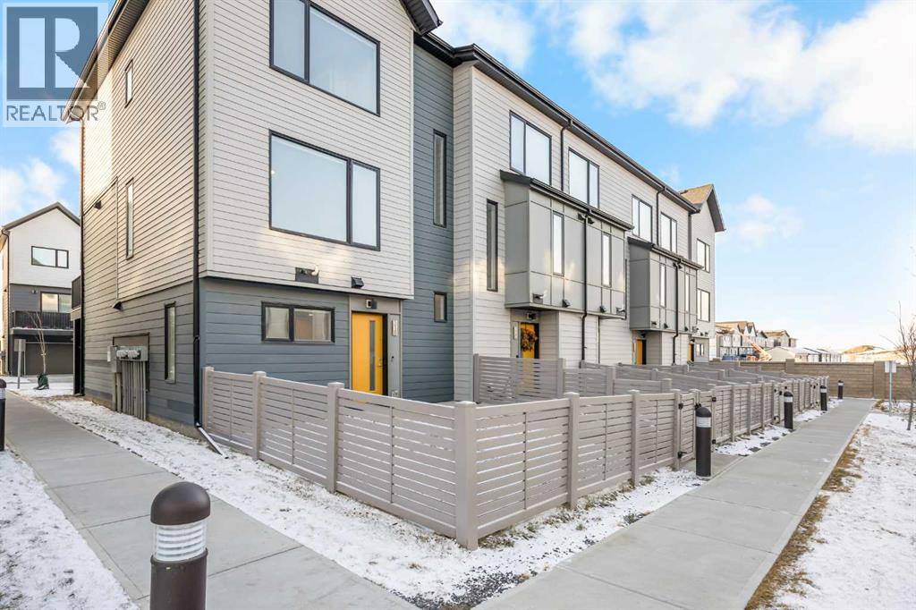 Row / Townhouse for Sale in 318 Evanscrest Square NW|Calgary, Alberta T3P1S2 2