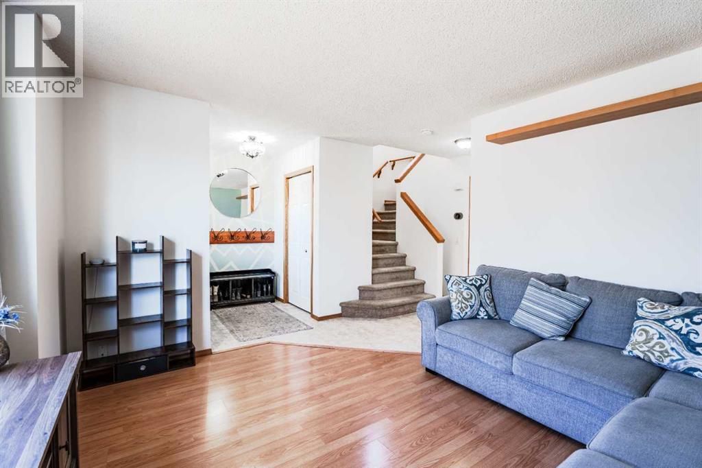 House for Sale in 68 Bridleridge Gardens SW|Calgary, Alberta T2Y4C9 5