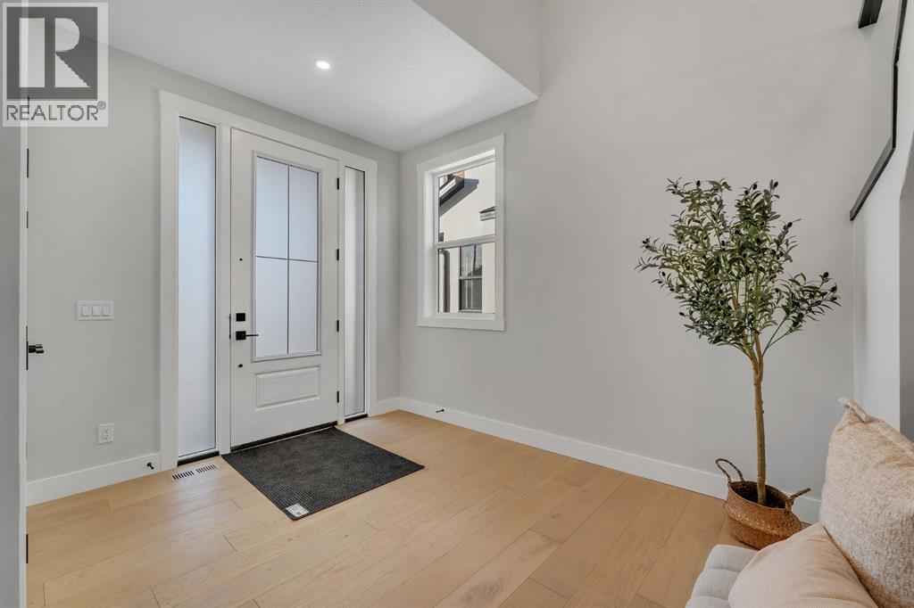 House for Sale in 28 Spring Creek Point SW|Calgary, Alberta T3H6E2 2