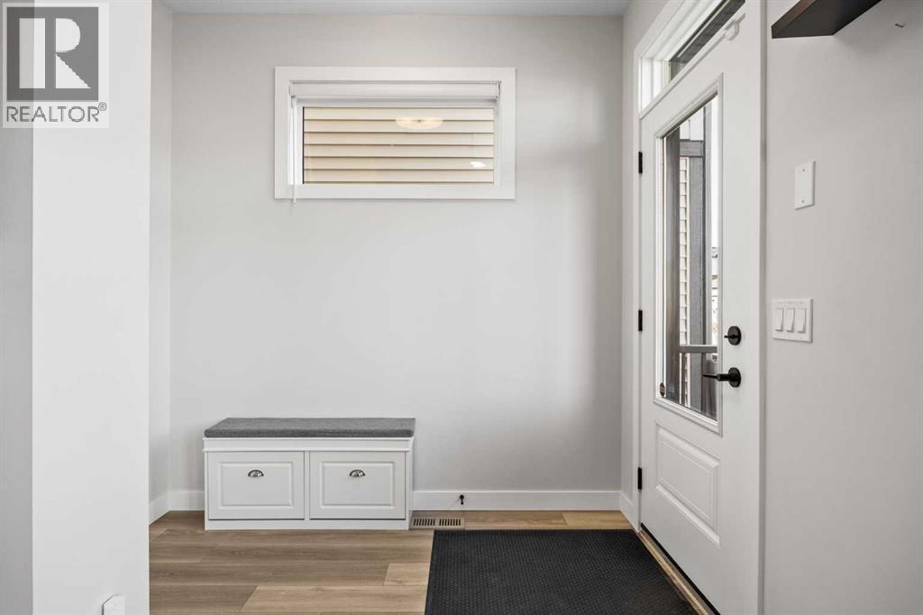 House for Sale in 211 Silverton Glen Crescent SW|Calgary, Alberta T2X5C1 4