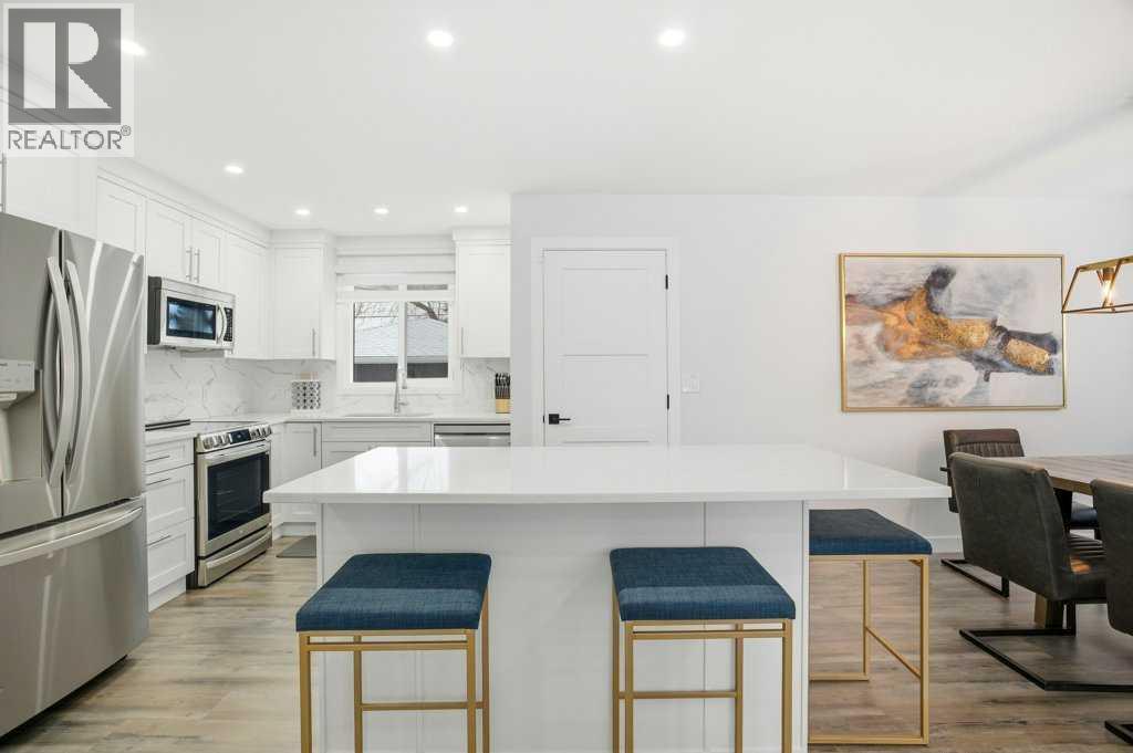 House for Sale in 3 Kentish Drive SW|Calgary, Alberta T2V2L4 4