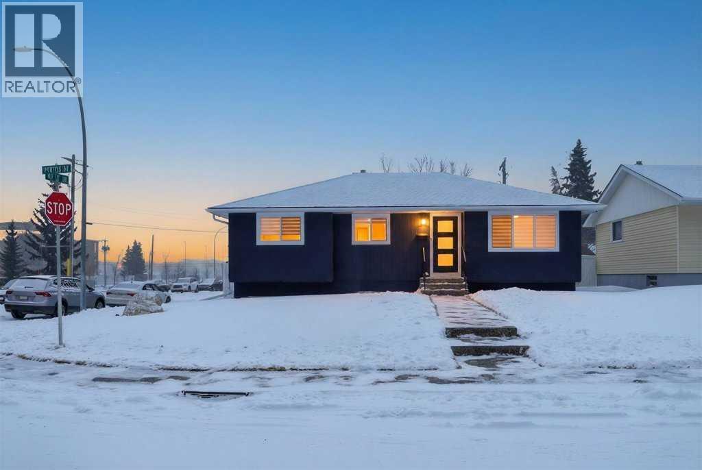 House for Sale in 3 Kentish Drive SW|Calgary, Alberta T2V2L4