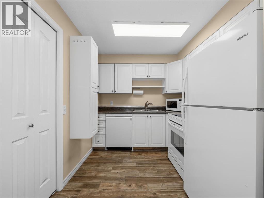 Apartment for Sale in 3208 Millrise Point SW|Calgary, Alberta T2Y3W4 4