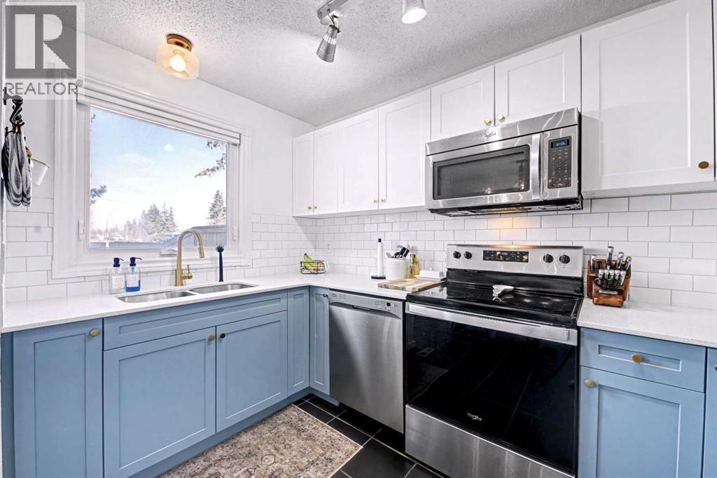 Row / Townhouse for Sale in 180, 123 Queensland Drive SE|Calgary, Alberta T2J5J4